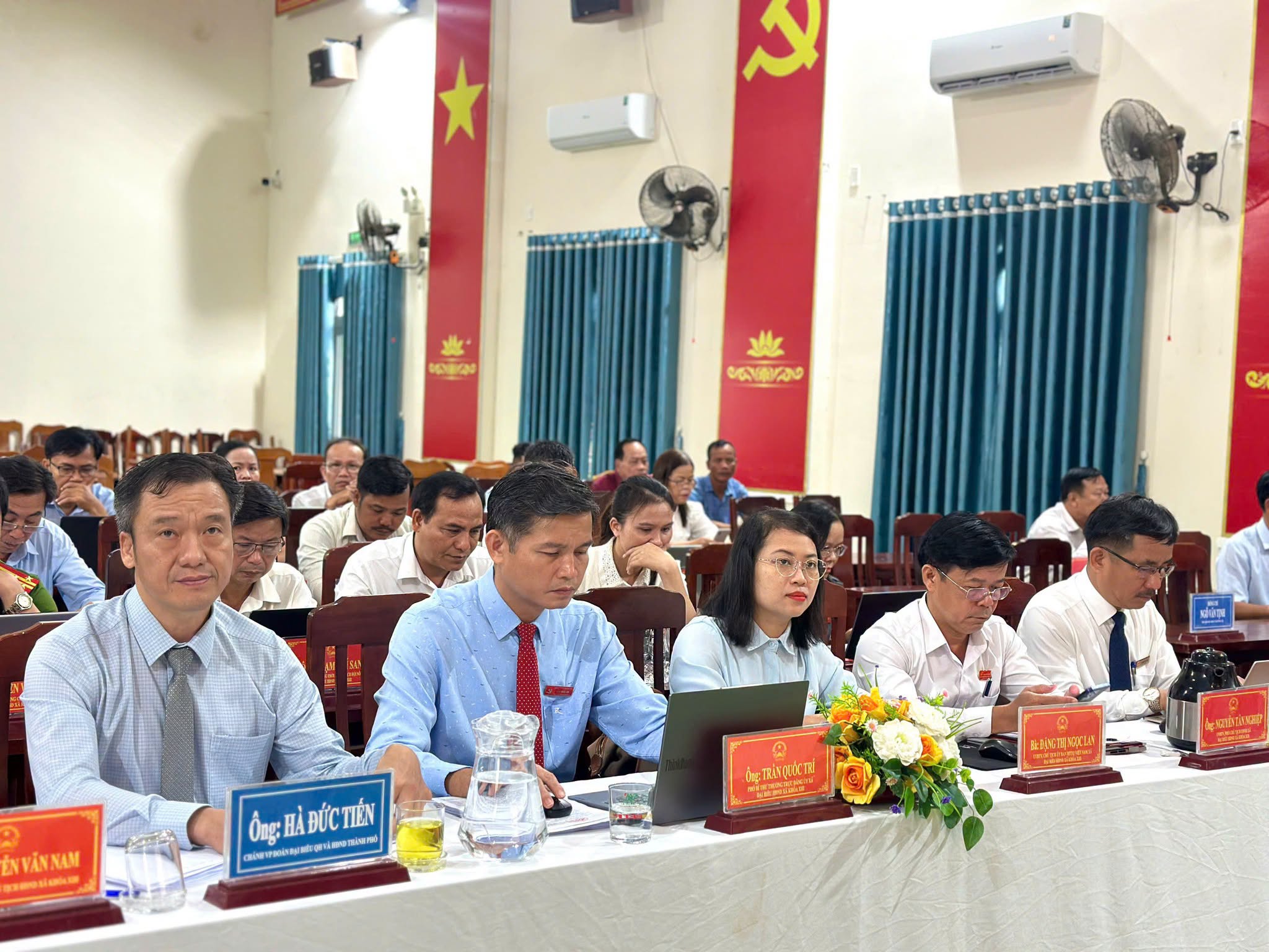 Các đại biểu tham dự Kỳ họp thứ 04 HĐND xã Phước Trà khóa XIII, nhiệm kỳ 2026–2031, tập trung nghiên cứu tài liệu và theo dõi các nội dung trình tại kỳ họp. Các đại biểu tham dự Kỳ họp thứ 04 HĐND xã Phước Trà khóa XIII, nhiệm kỳ 2026–2031, tập trung nghiên cứu tài liệu và theo dõi các nội dung trình tại kỳ họp.